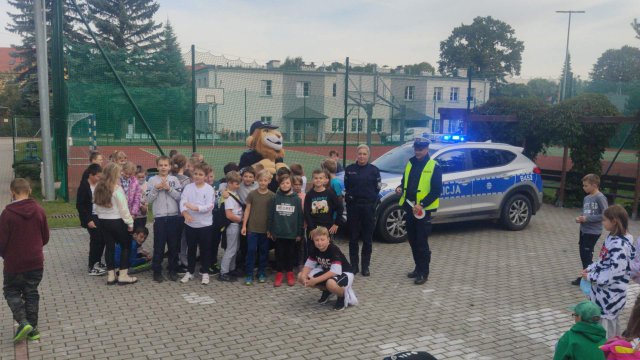 Bezpieczna droga do szkoły z dzielnicowymi gminy Świdnica