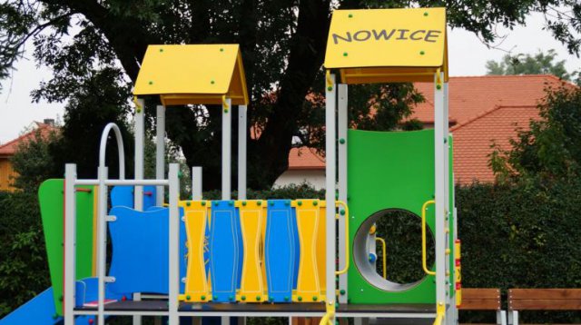 [FOTO] Otwarto nowoczesny plac zabaw w Nowicach