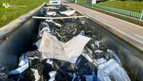 Kolejny transport 23 ton odpadów zatrzymany przez dolnośląską KAS