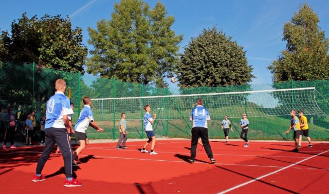 [FOTO] Otwarto boisko do siatkówki w Dobromierzu