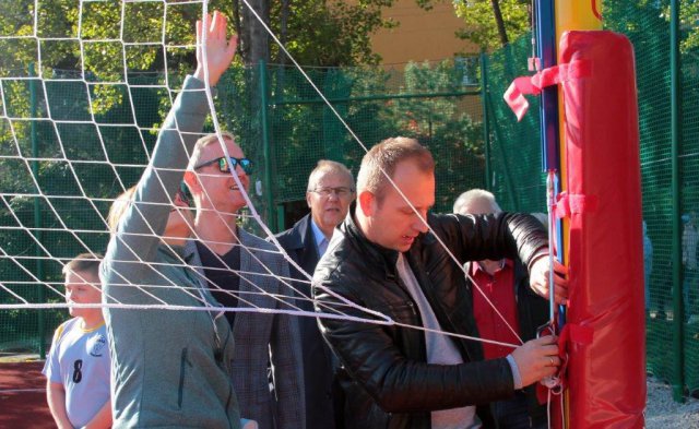 [FOTO] Otwarto boisko do siatkówki w Dobromierzu