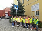 [FOTO] Przypomnienie przedszkolakom z Jaroszowa zasad zachowania na drodze