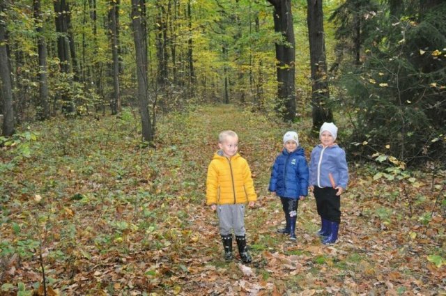 [FOTO] Przedszkolaki ze Stanowic na wycieczce w lesie