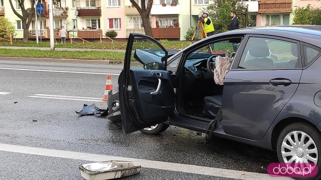 [FOTO] Zderzenie pojazdów na skrzyżowaniu Zamenhofa i Skłodowskiej w Świdnicy