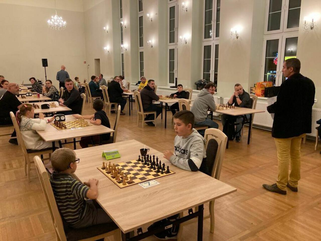[FOTO] Nocna rywalizacja szachowa w Strzegomiu