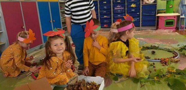 [FOTO] Przedszkolaki z Olszan witają jesień
