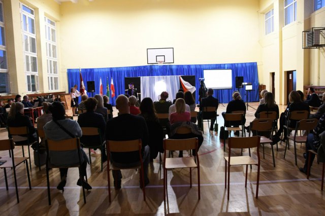 [FOTO] Uczniowie SP w Strzelcach uczcili pamięć K.K. Baczyńskiego