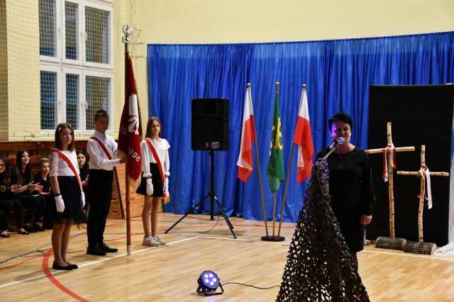 [FOTO] Uczniowie SP w Strzelcach uczcili pamięć K.K. Baczyńskiego
