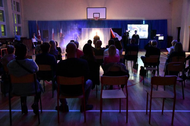 [FOTO] Uczniowie SP w Strzelcach uczcili pamięć K.K. Baczyńskiego