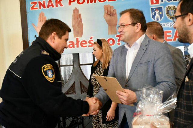 [FOTO] Podsumowanie akcji Pomóż Mi w Świebodzicach