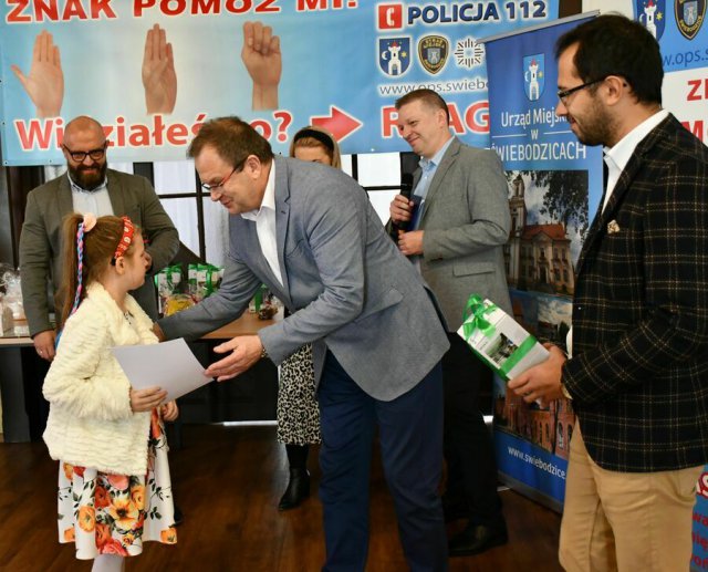 [FOTO] Podsumowanie akcji Pomóż Mi w Świebodzicach