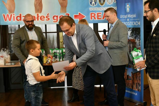 [FOTO] Podsumowanie akcji Pomóż Mi w Świebodzicach
