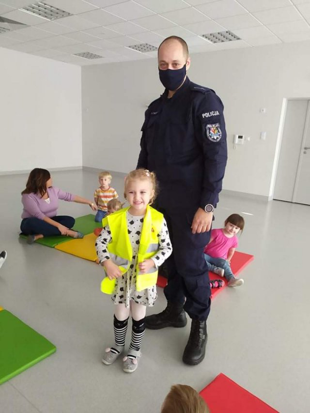 Dzielnicowi z Marcinowic z wizytą u przedszkolaków