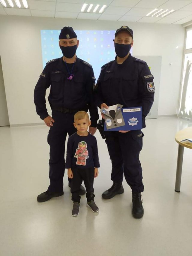 Dzielnicowi z Marcinowic z wizytą u przedszkolaków