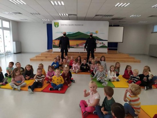 Dzielnicowi z Marcinowic z wizytą u przedszkolaków