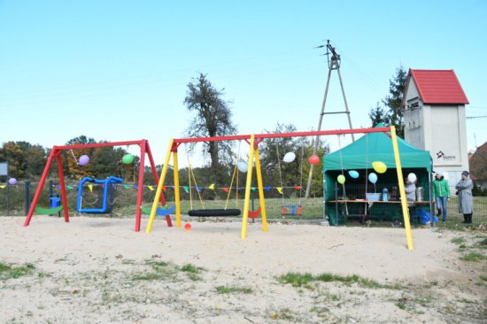 [FOTO] Place zabaw w Stefanowicach i Klecinie otwarte
