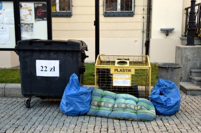 Brak środków na komunikację miejską, opłaty za odpady w Świebodzicach