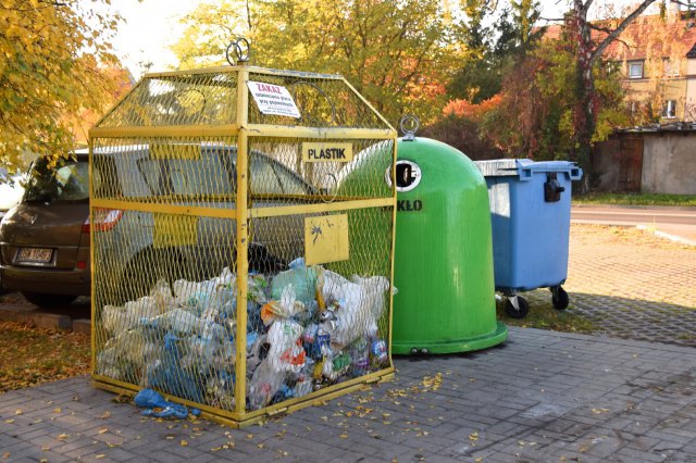 Brak środków na komunikację miejską, opłaty za odpady w Świebodzicach