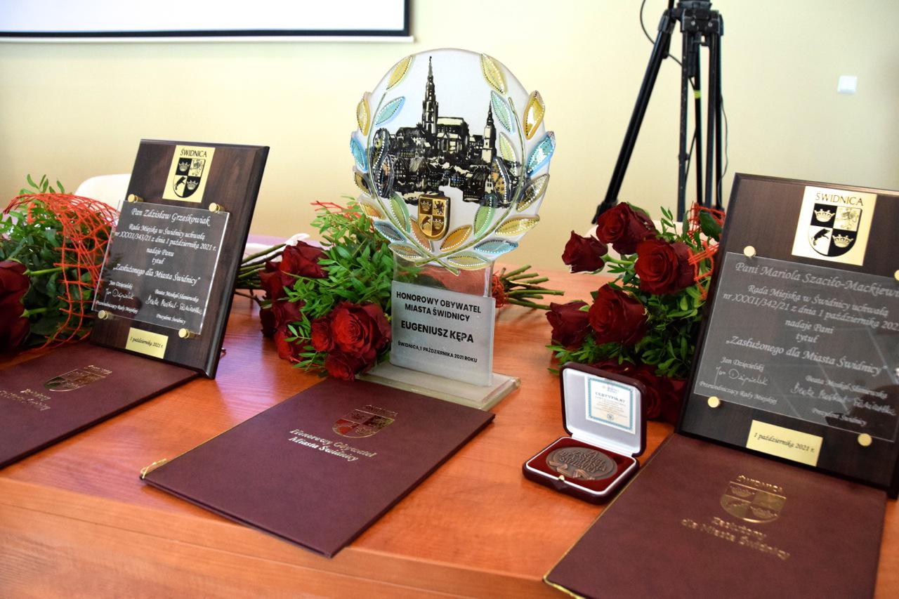 Wręczono tytuły Honorowy Obywatel Miasta i Zasłużeni dla Miasta Świdnicy