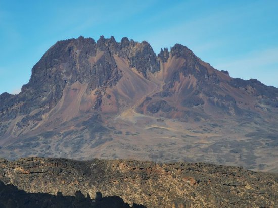 Flaga Gminy Żarów zawisła na Kilimandżaro