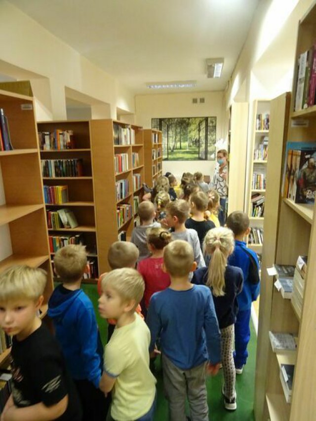 [FOTO] Misie, Promyczki i Leśne Skrzaty w bibliotece