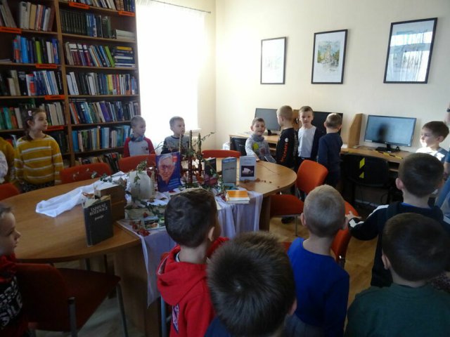 [FOTO] Misie, Promyczki i Leśne Skrzaty w bibliotece