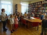 [FOTO] Misie, Promyczki i Leśne Skrzaty w bibliotece