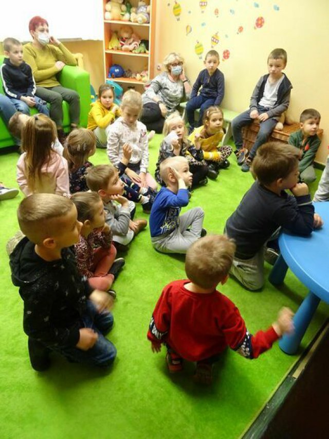 [FOTO] Misie, Promyczki i Leśne Skrzaty w bibliotece