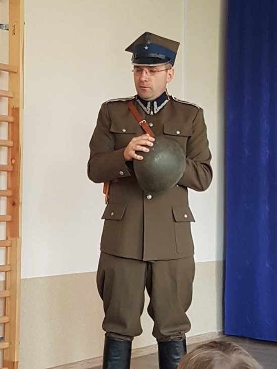 Żołnierze z Grupy Rekonstrukcji Historycznych 58. pułku piechoty wizytowali w przedszkolu „Słoneczko”