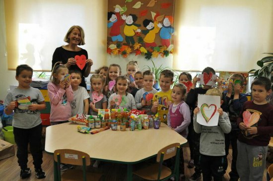 ZSP w Stanowicach przekazał dary dla jaworskiego Domu Dziecka