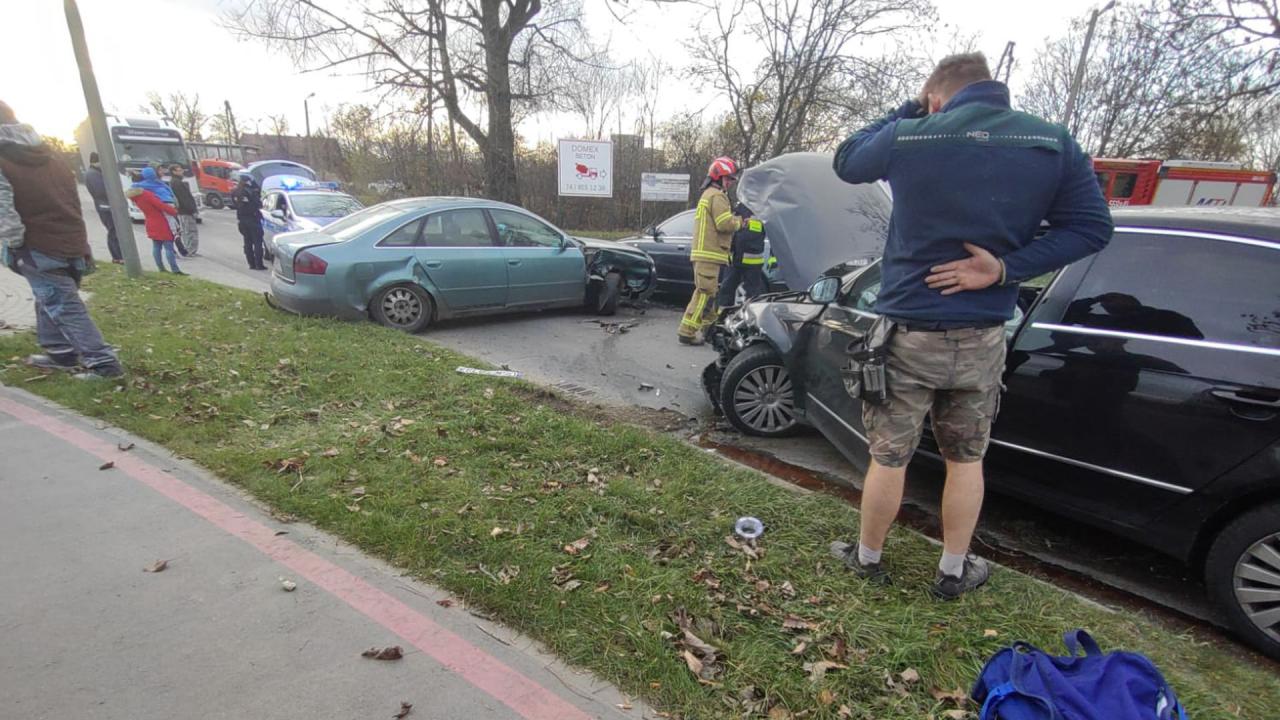 Zdarzenie drogowe przy Alei Wojska Polskiego w Strzegomiu