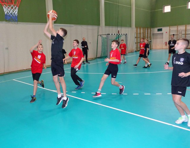 Współzawodnictwo szkolne 2021-2022: Podsumowanie minipiłki koszykowej chłopców klas 5-6
