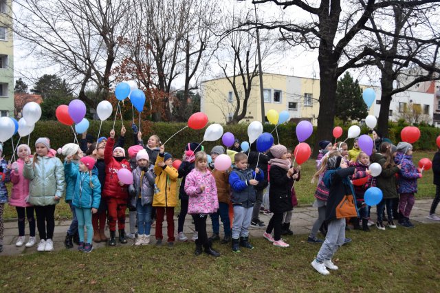 Nowy plac zabaw przy SP 2 w Świdnicy