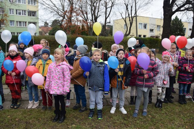 Nowy plac zabaw przy SP 2 w Świdnicy