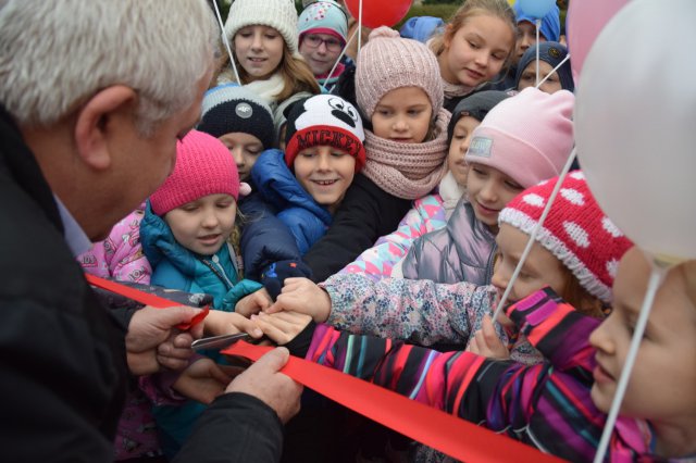 Nowy plac zabaw przy SP 2 w Świdnicy