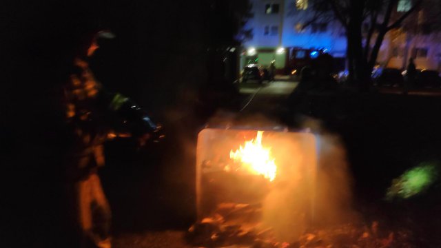 Podpalono kolejne śmietniki