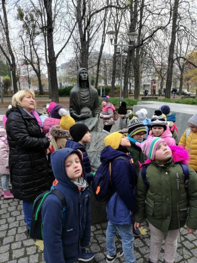 [FOTO] Uczniowie klas 1-3 SP w Roztoce zwiedzali stolicę Dolnego Śląska
