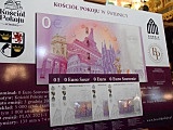 Oficjalna prezentacja banknotu 0 Euro z wizerunkiem Kościoła Pokoju w Świdnicy