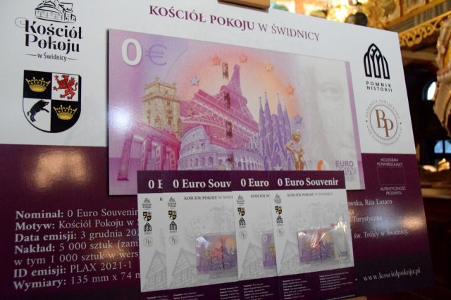 Oficjalna prezentacja banknotu 0 Euro z wizerunkiem Kościoła Pokoju w Świdnicy