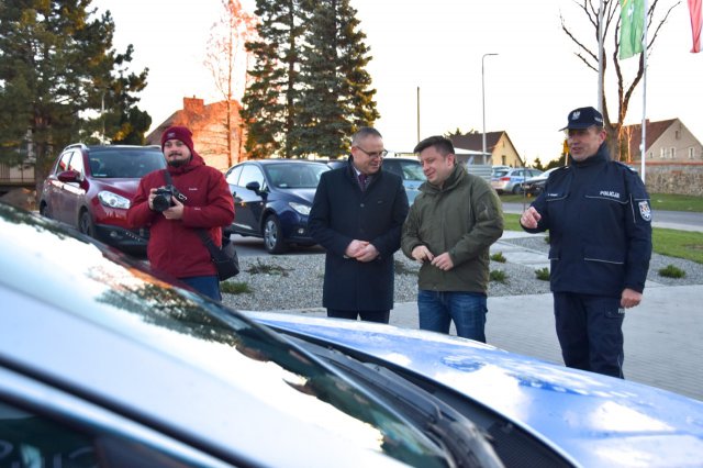 Nowy radiowóz i zapowiedź budowy Posterunku Policji w Marcinowicach 