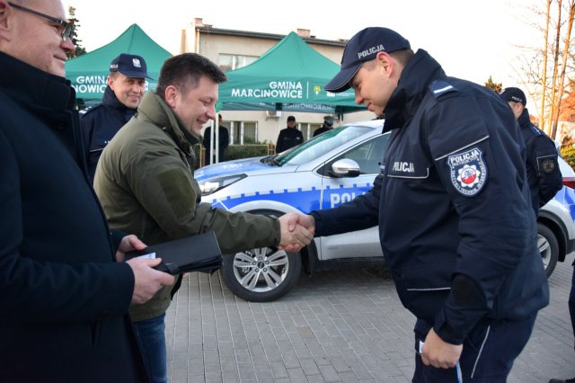 Nowy radiowóz i zapowiedź budowy Posterunku Policji w Marcinowicach 