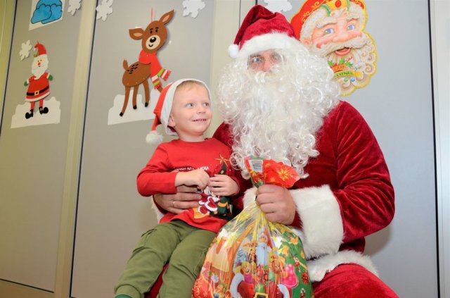 [FOTO] Święty Mikołaj odwiedził Bajkowe Przedszkole w Żarowie