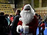 [FOTO] W świebodzickim rynku rozbłysła choinka i zawitał Mikołaj