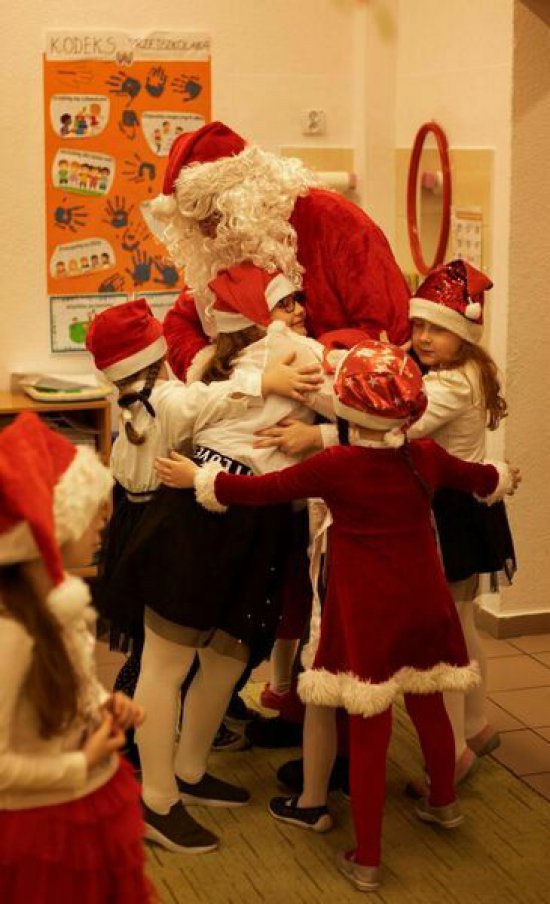 [FOTO] Św. Mikołaj odwiedził przedszkola gminy Strzegom