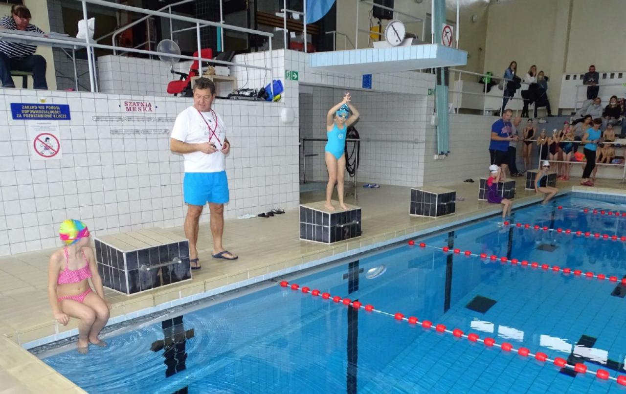 [FOTO] Mikołajkowe zawody pływackie klas 1-8 w Świdnicy