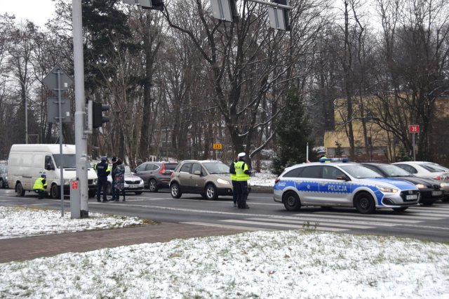 Zdarzenie drogowe z udziałem radiowozu policyjbego