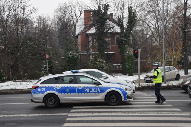 Zdarzenie drogowe z udziałem radiowozu policyjbego