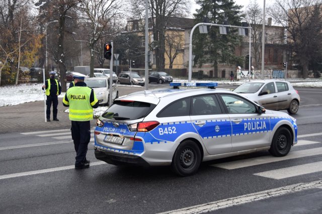 Zdarzenie drogowe z udziałem radiowozu policyjbego