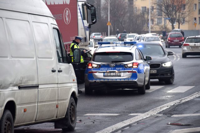 Zdarzenie drogowe z udziałem radiowozu policyjbego