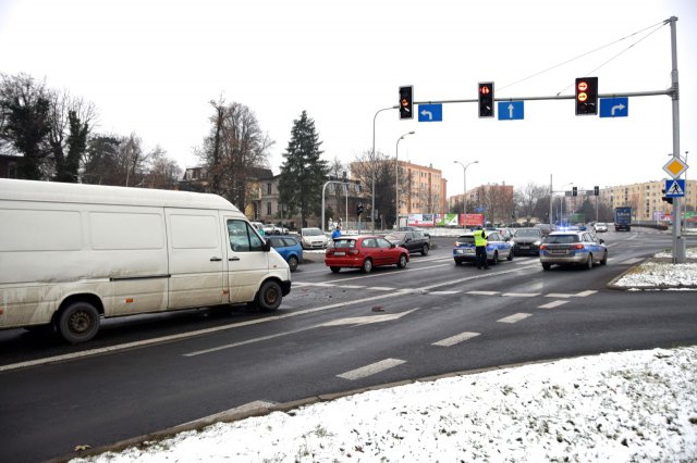 Zdarzenie drogowe z udziałem radiowozu policyjbego